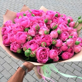 19 пионовидных кустовых роз