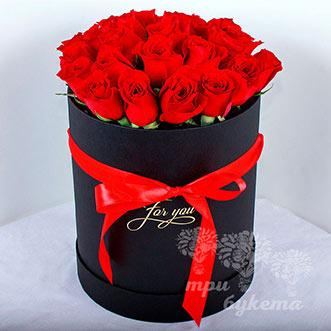 23 красные розы в коробке