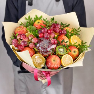 Букет из граната и винограда