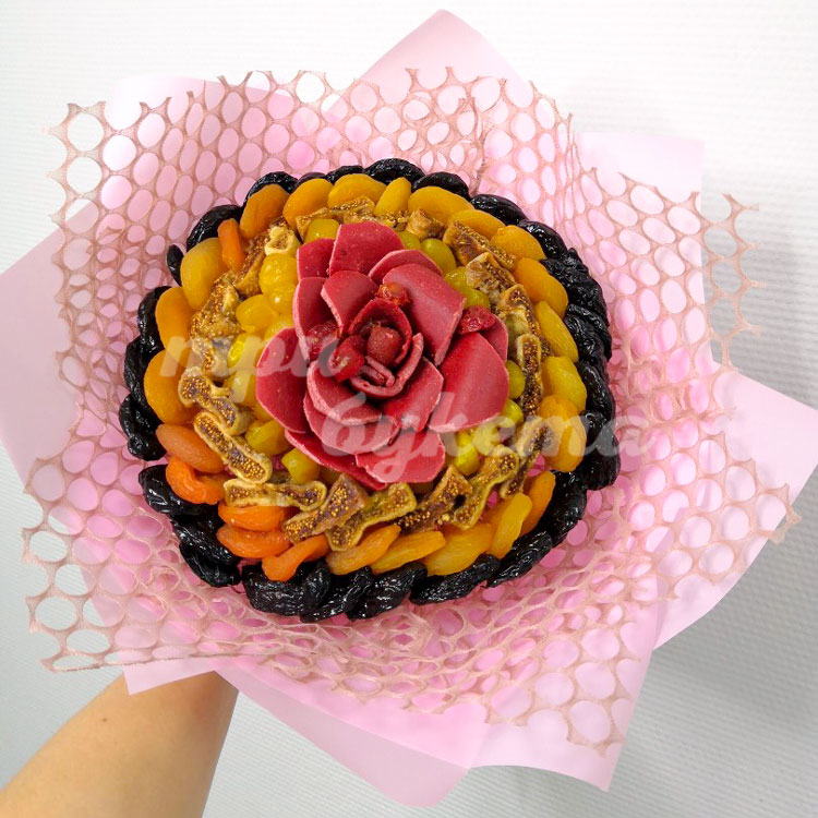 Букет из сухофруктов и пастилы (вид сверху)