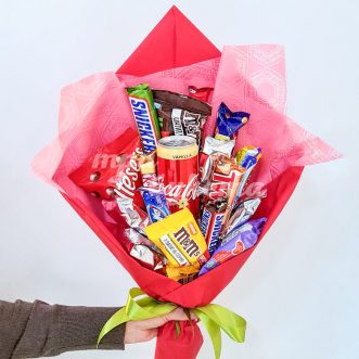 Букет из шоколадок, конфет и колы