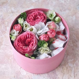 Пионовидные розы и Raffaello