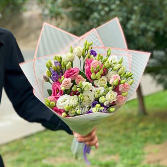 Букет из 9 разноцветных эустом Букет из 9 разноцветных эустом