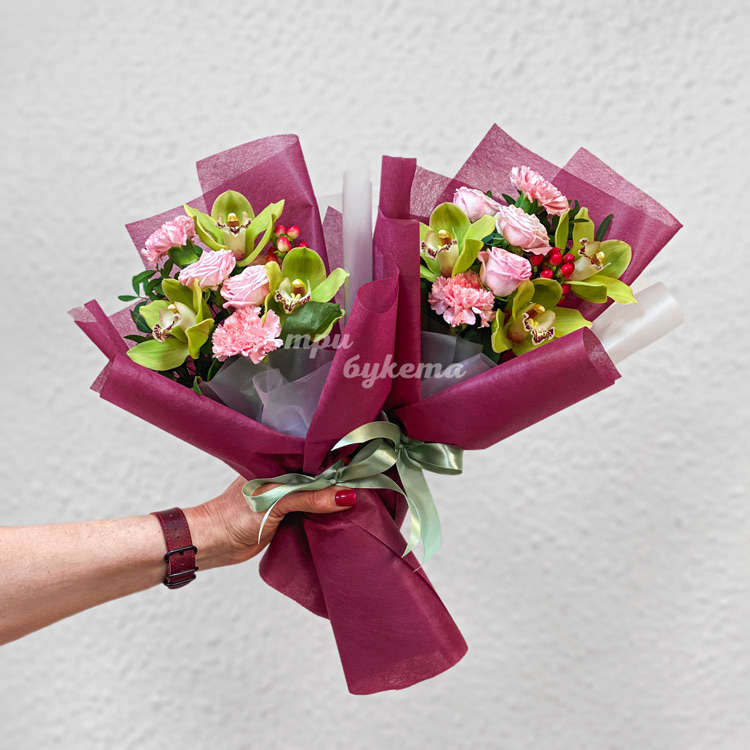 Мини-букет из орхидей, гвоздик и роз (два собранных букета)